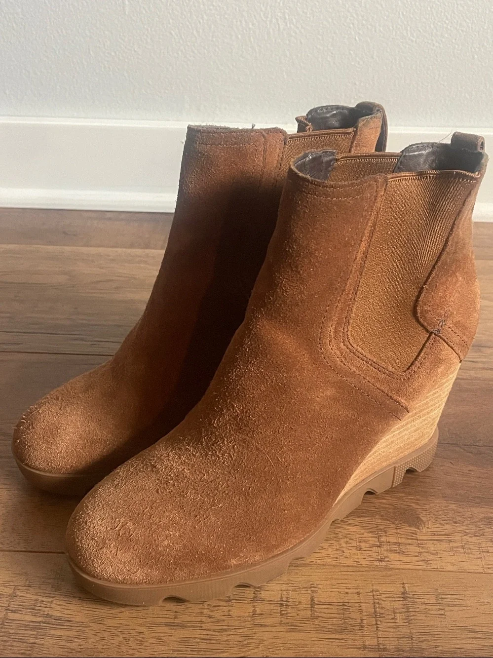 Sorel Tan Suede Wedge Boots Size 8.5